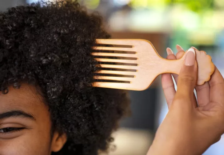 El cabello rizado suele ser más seco que el liso. Foto: Ilustrativa / Freepik