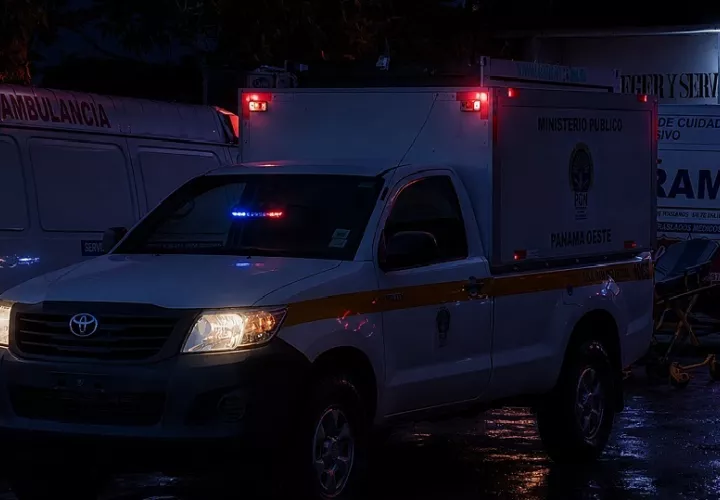 Una llamada telefónica anónima alertó a las unidades de la Policía Nacional sobre la presencia de un hombre tendido en la vía pública, muy cerca de un taller de refrigeración del sector. Foto. Eric Montenegro