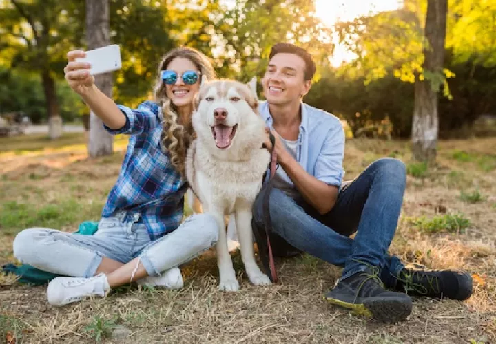 La tendencia Pet parenting refleja como jóvenes invierten cada vez más en servicios veterinarios y cuidados para sus mascotas.