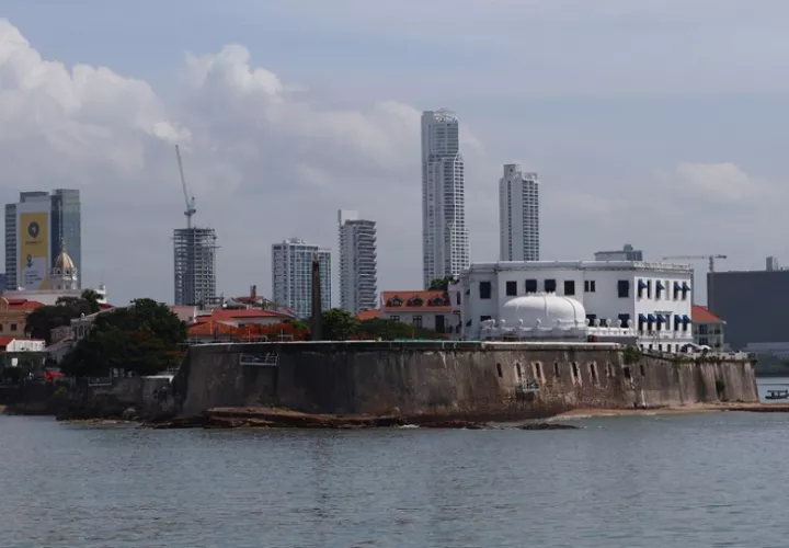Muralla Colonial de la Punta Chiriquí, en el Casco Antiguo de Ciudad de Panamá. EFE