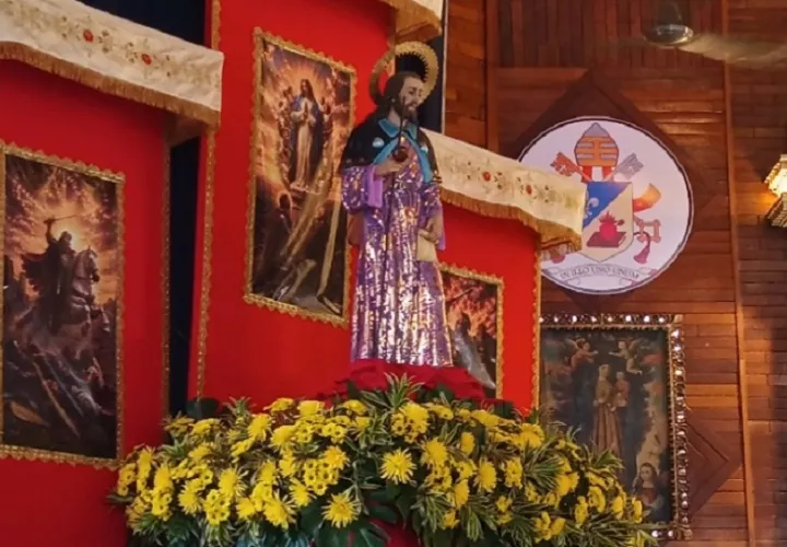 Las novenas en honor al santo patrono ya se desarrollan con una masiva asistencia de feligreses en la iglesia Santiago Apóstol y concluirán el próximo 25 de julio, fecha central de las festividades religiosas. Foto. Melqupiades Vásquez
