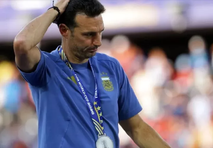 El seleccionador de Argentina, Lionel Scaloni, reacciona tras perder la final de la Copa Mundial de la FIFA 2026 contra España, en Nueva Jersey (Estados Unidos). Foto: EFE/EPA/Christopher Neundorf