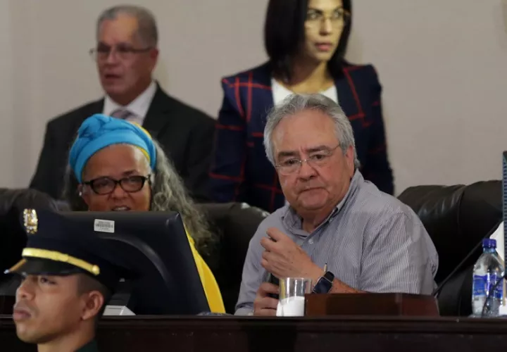 El presidente de la Asamblea Nacional (Parlamento) de Nicaragua, Gustavo Porras (c-d). Foto: EFE