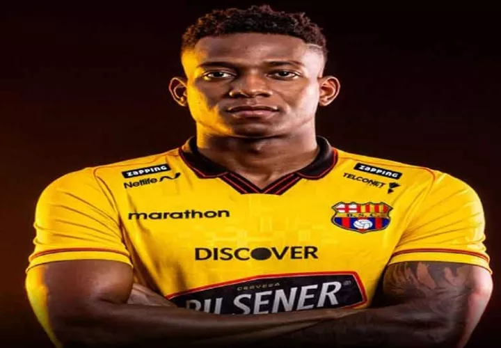 Tomás Rodríguez con la camiseta del equipo ecuatoriano. Foto barcelonasc.com.ec