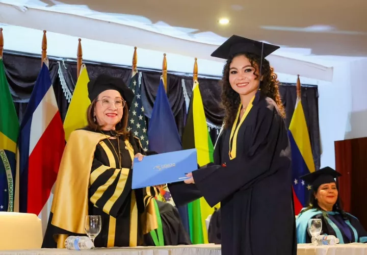 udelas_-_graduacion_-_veraguas_1.jpg