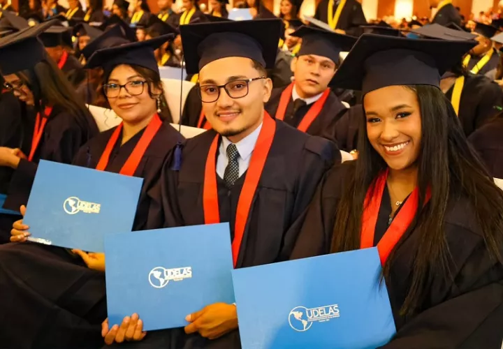 udelas_-_graduacion_-_veraguas_2.jpg