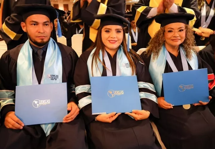 udelas_-_graduacion_-_veraguas_3.jpg