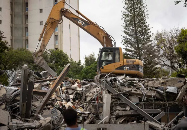 Escombros de un edificio afectado por el doble terremoto en Caracas. Foto: EFE
