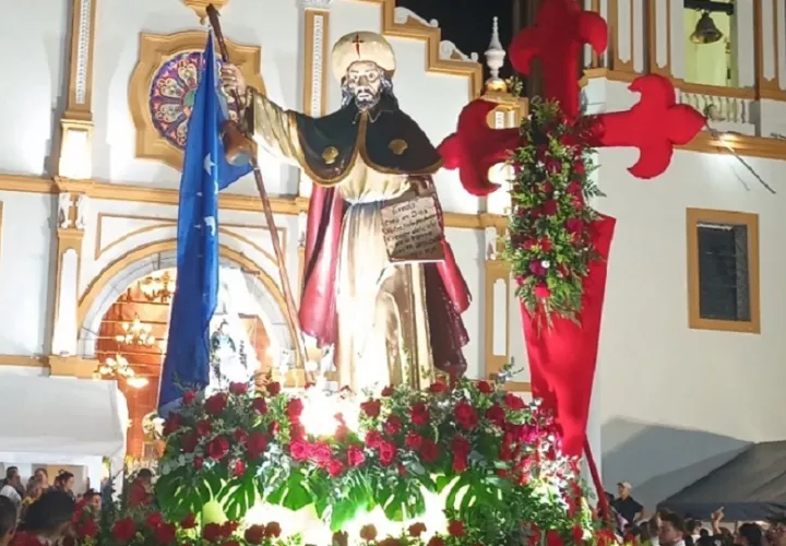 Las celebraciones religiosas en honor a Santiago Apóstol se mantienen como una de las tradiciones más arraigadas del interior del país. Foto. Melquíades Vásquez