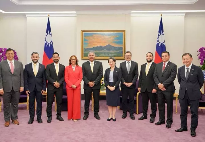visita-oficial-1_0.jpg