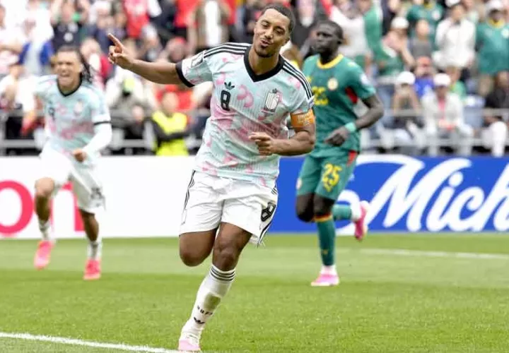 Youri Tielemans celebra después de marcar el gol de la victoria 3-2 de Bélgica sobre Senegal. EFE