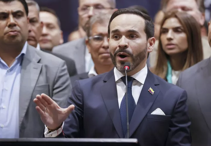 De la Espriella comunicó su decisión de cerrar varias embajadas. Foto: EFE 