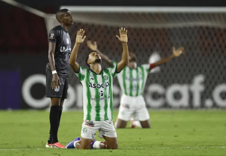Jugadores del Alianza FC, festejan el triunfo sobre UMECIT. Foto: EFE