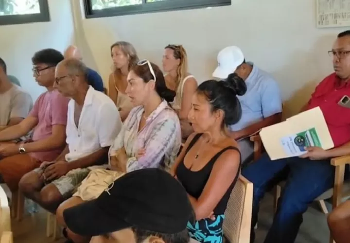 Ante la falta de respuestas definitivas, los habitantes advirtieron que realizarán protestas y cierres de calles para exigir un suministro estable a las empresas responsables de la distribución eléctrica. foto. Melquíades Vásquez