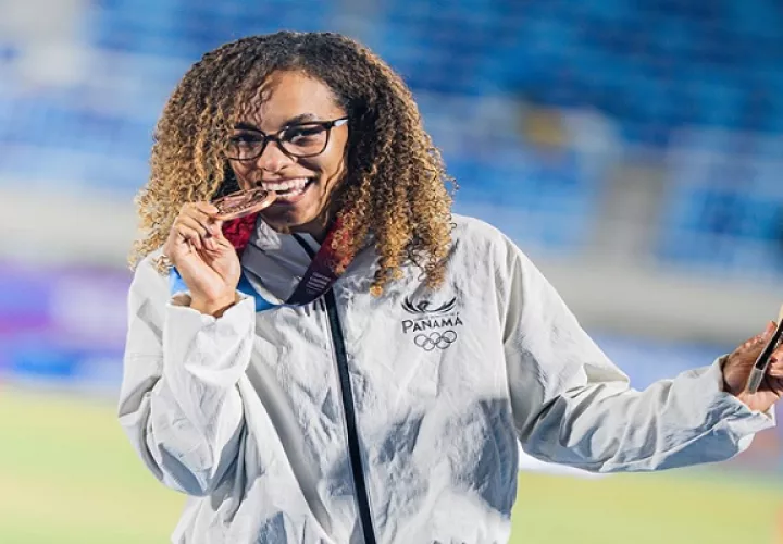 Nathalee Aranda ganó bronce en salto largo femenino en los JCC. Foto: COP
