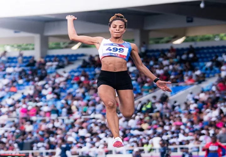 Nathalee Aranda ganó bronce en salto largo femenino en los JCC. Foto: COP