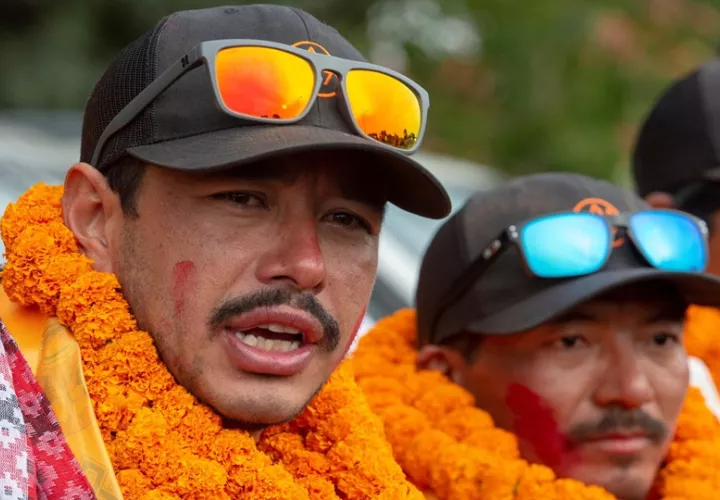 Purja ganó reconocimiento mundial al escalar las 14 montañas del mundo de más de 8.000 metros en poco más de seis meses en 2019. Foto: EFE