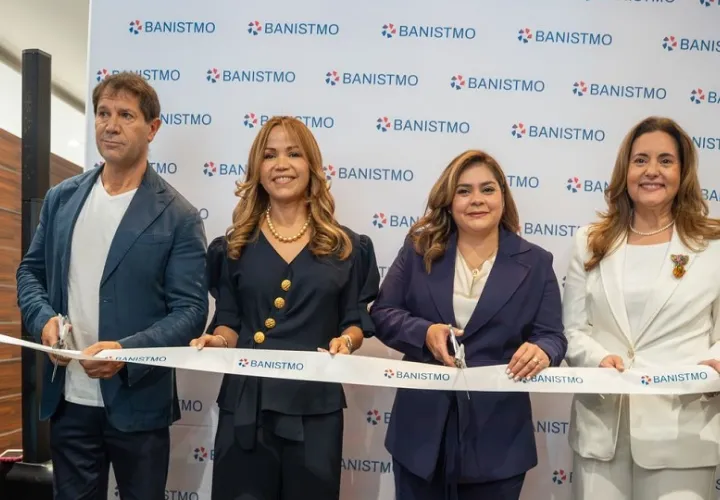 Aimeé Sentmat de Grimaldo, presidente de Banistmo y Federico Nasser Facussé, presidente de Grupo Financiero BSC.