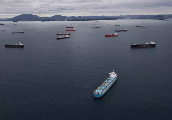 Dos disparos de la Armada estadounidense con misiles Hellfire contra el portacontenedores Vela Nova.