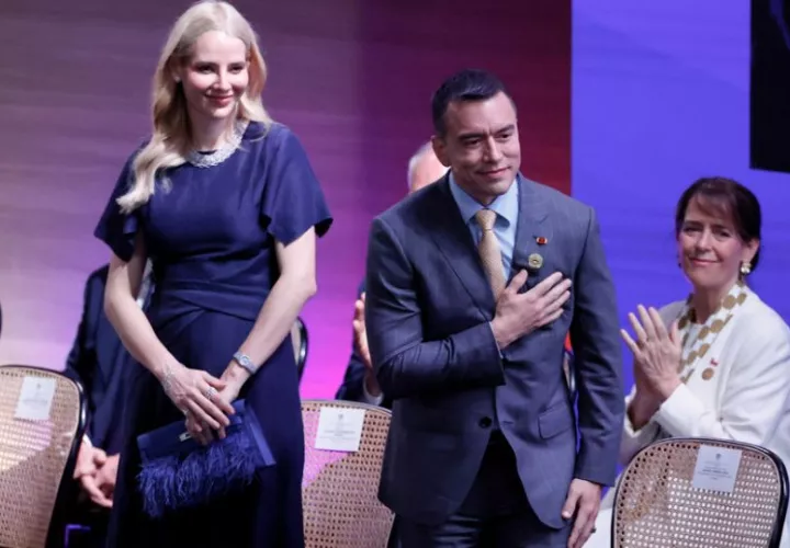 El presidente de Ecuador, Daniel Noboa (d), y la primera dama, Ángela Lavinia Valbonesi Acosta. Foto: EFE