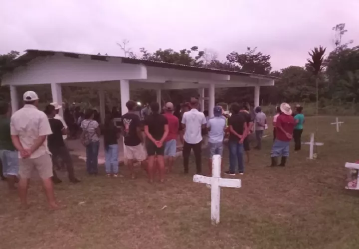 El concejal capireño calcula que entre ambos recintos puede haber poco más de 500 difuntos sepultados en fosas y bóvedas. Foto. Eric Montenegro