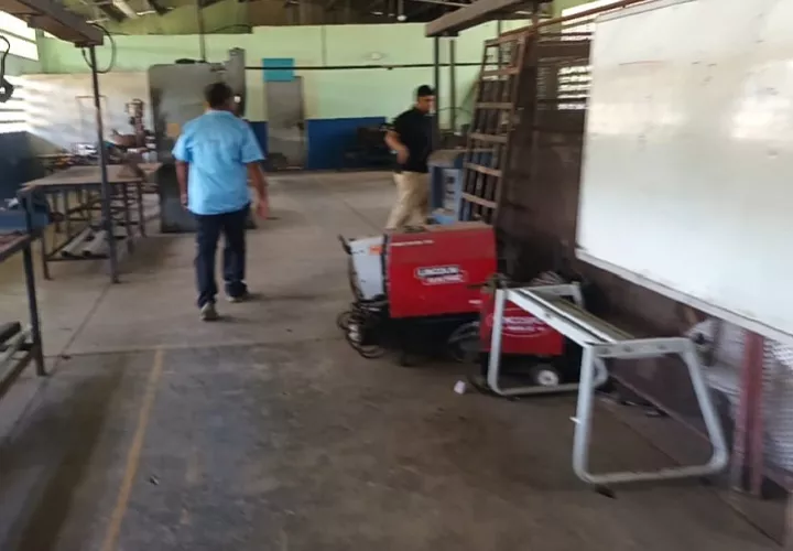 Los educadores y estudiantes cuestionan la falta de un cronograma definido para retomar las obras, a pesar de las múltiples gestiones realizadas ante las autoridades correspondientes. Foto. Melquíades Vásquez