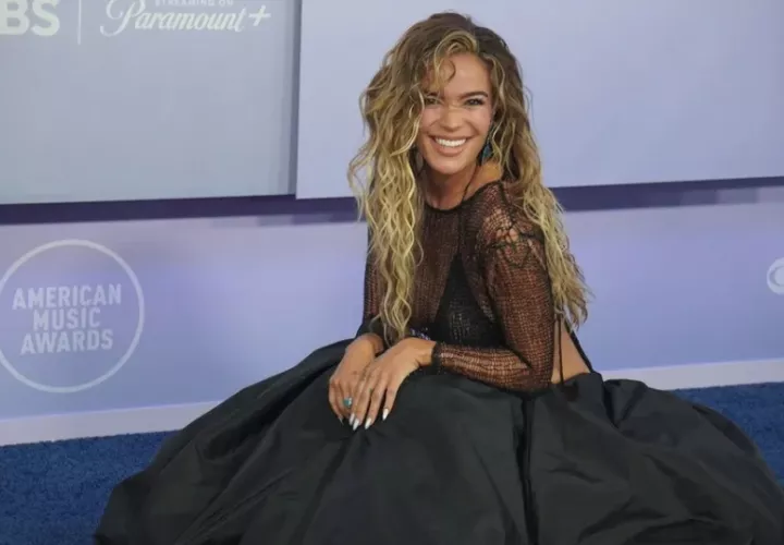 Karol G en los American Music Awards, en Las Vegas, Nevada (EE.UU.). Foto: EFE / Jerónimo Guerra