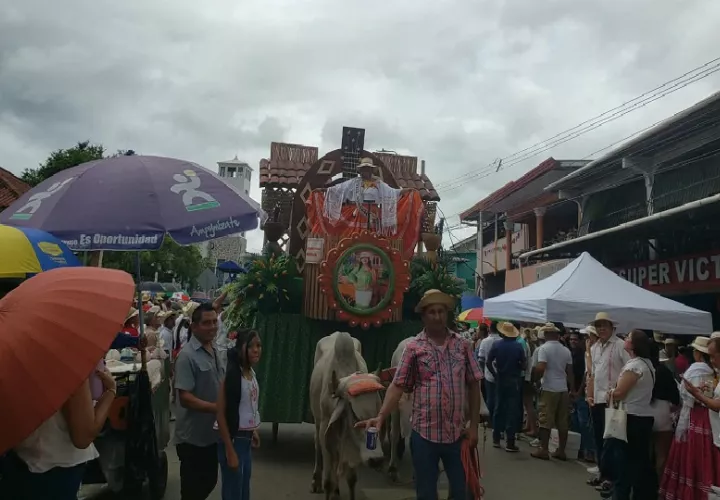 El Festival Nacional del Manito constituye una de las celebraciones de mayor riqueza cultural en Panamá, convirtiéndose cada año en un punto de encuentro fundamental para preservar y exaltar el folclore nacional.
