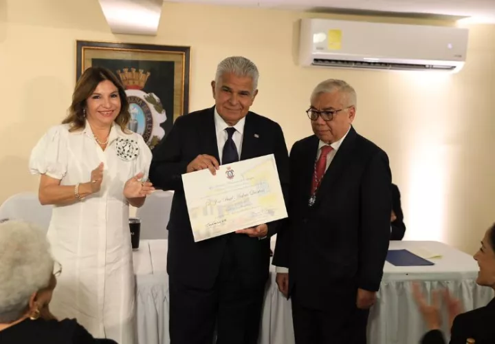 El presidente José Raúl Mulino fue nombrado académico honorario de la Academia Panameña de la Lengua. Foto: Cortesía