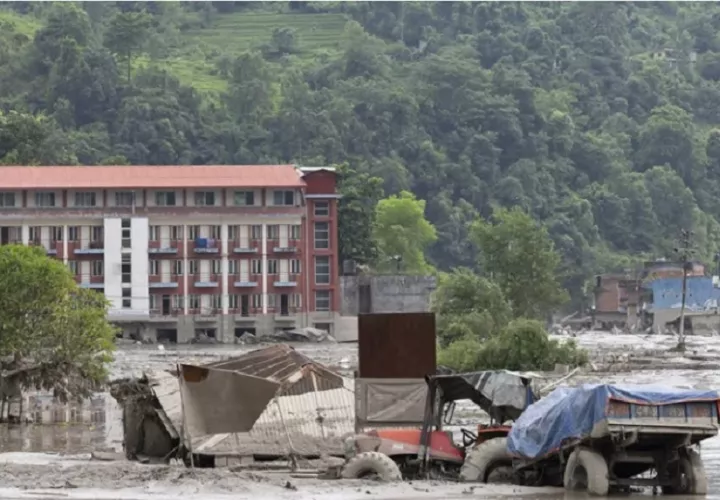 Vista el 26 de agosto de 2026 del desastre tras la riada, en el distrito de Nuwakot (Nepal). Foto: EFE/EPA/ Narendra Shrestha