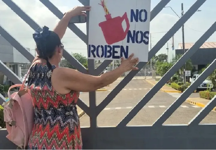 La empresa , se comprometió a elaborar un plan de acción dirigido a mejorar el servicio en esta zona y dar respuesta a corto y mediano plazo a las exigencias presentadas. Foto. Eric Montenegro