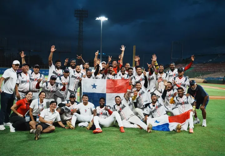 Jugadores de Panamá festejan el título de los Juegos Centroamericanos y del Caribe. Foto: Fedebeis