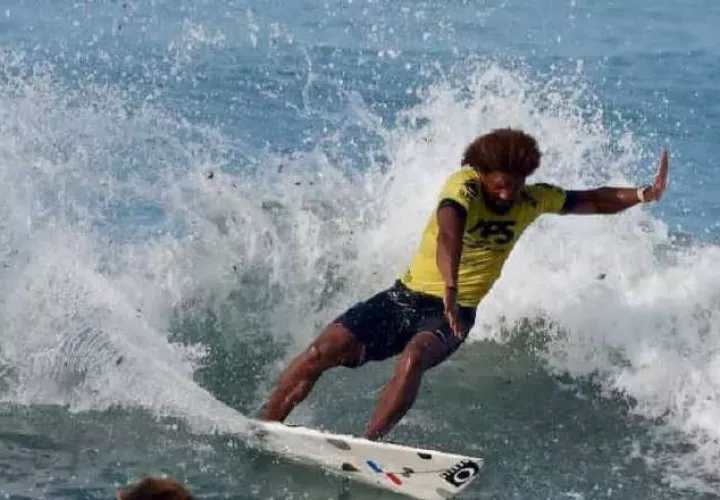 El surfista Oli Camarena. Foto: Instgagram: jean_oli-gonzález