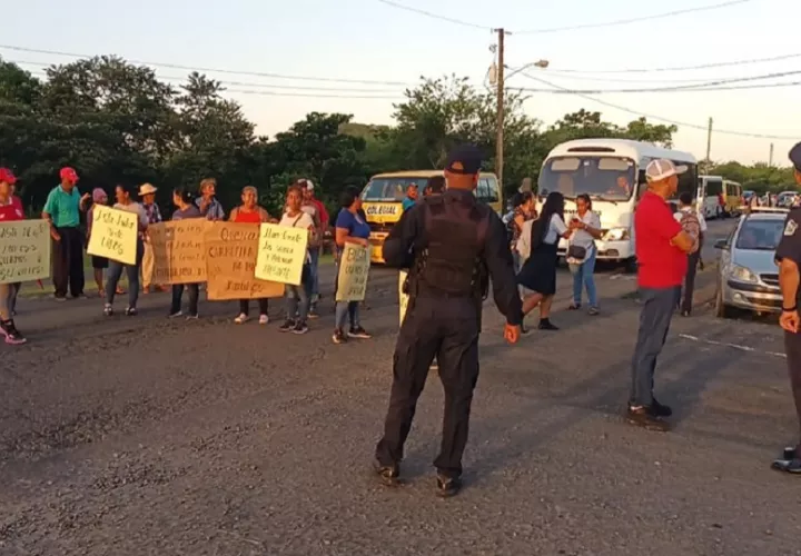 Los manifestantes advirtieron que, de no obtener soluciones en los próximos días, volverán a paralizar la carretera nacional entre Santiago y Soná. Foto. Melquíades Vásquez