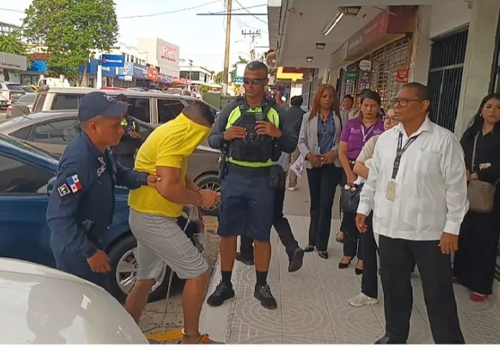 El Ministerio Público, la parte querellante y los familiares de la víctima solicitarán que, en caso de una sentencia condenatoria, Bosco Bolívar Barrera reciba una pena de 30 años de prisión. Foto. Melquíades Vásquez