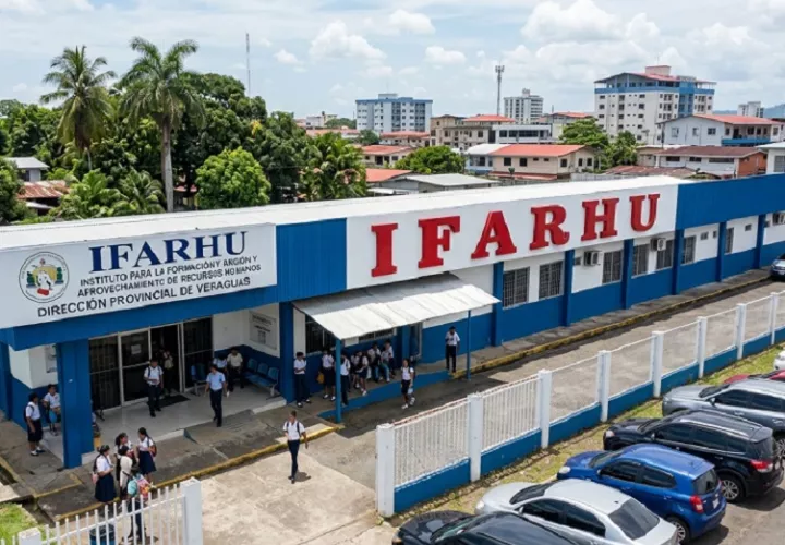Este medio intentó obtener la postura oficial de los directivos del Ifarhu en Veraguas respecto al reclamo de los padres de familia. Foto. IA