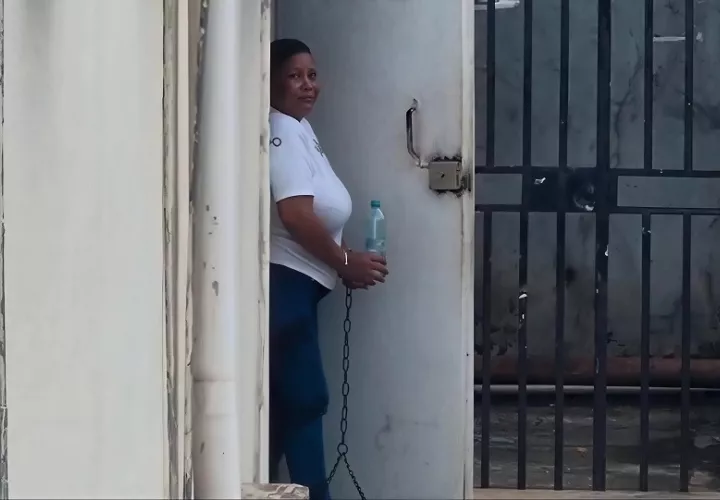 Al finalizar la audiencia, la abogada defensora Suky Yard calificó la diligencia como compleja debido a las circunstancias que han rodeado la vida de los menores. Foto. Thays Domínguez