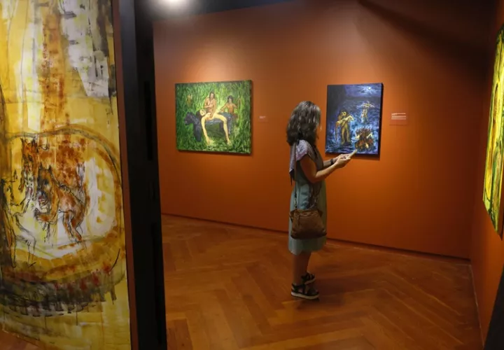 La propuesta artística nace de una investigación de De Obaldía en el archivo cartográfico del Museo del Canal. Foto: EFE