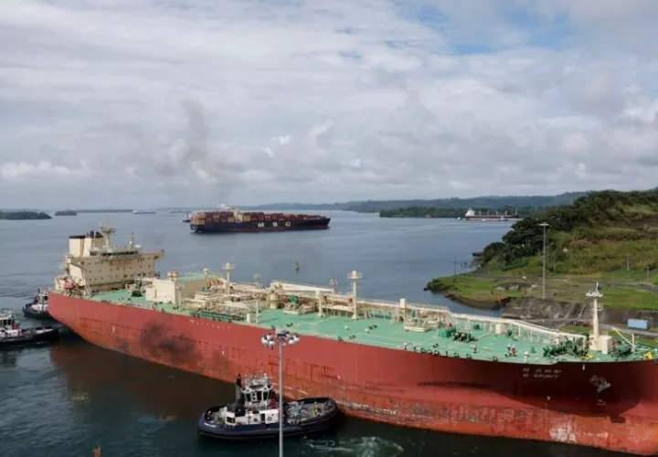 Buque cargado de gas licuado de petróleo (GLP). Foto: EFE