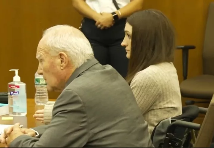 Lindsay Clancy enfrenta un nuevo escenario judicial tras la anulación de su juicio en Massachusetts.