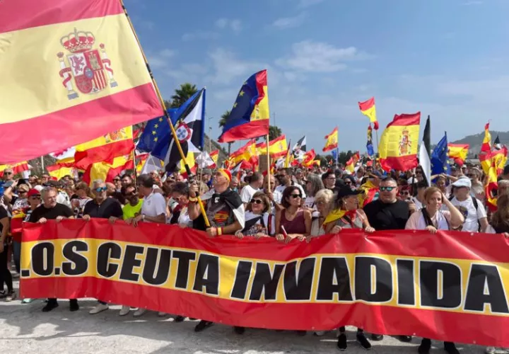 Marcha protesta por la crisis migratoria que atraviesa Ceuta. Foto: EFE