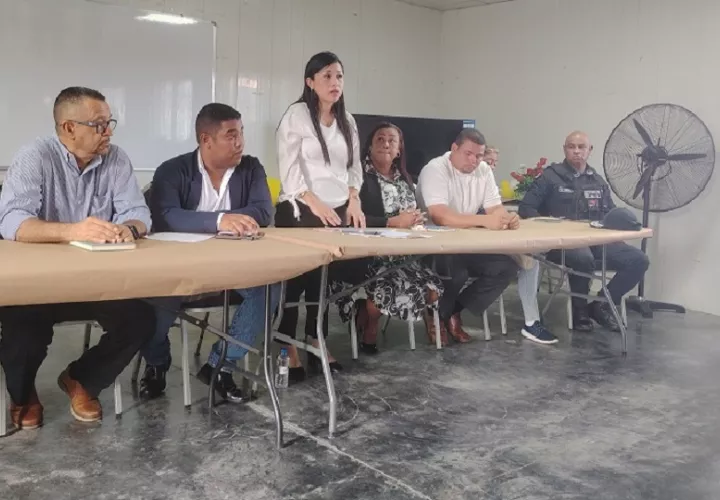 Hermógenes Arguelles, jefe de la Tercera Zona Policial de Colón, confirmó que se ha reforzado la vigilancia en el recinto asistencial. Foto. Diómedes Sánchez