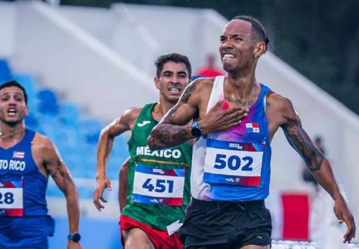 Didier Rodríguez compite en los 3000 metros con obstáculos. Foto: COP