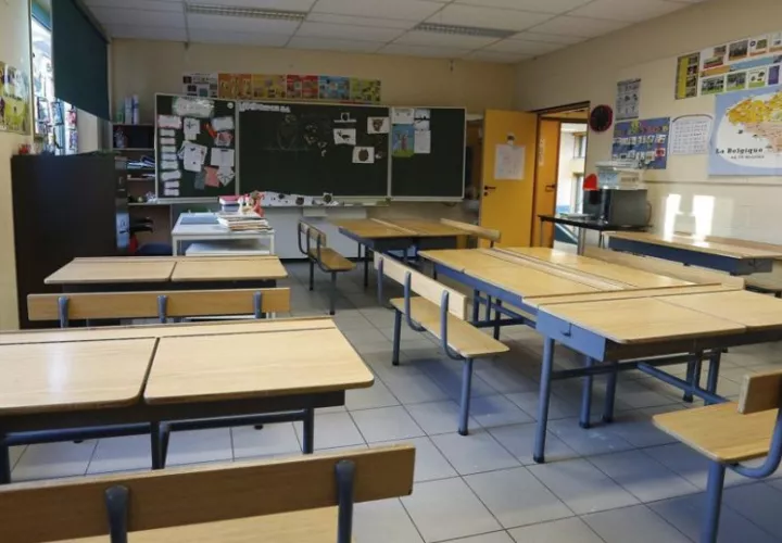 Un aula vacía en un colegio de Bruselas (Bélgica). Foto: EFE
