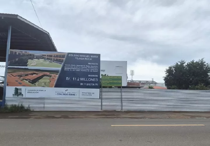 El Manuel María Tejada Roca es uno de los centros educativos de referencia en la provincia, cuya construcción ha estado en el ojo de la tormenta. Foto. Thays Domínguez