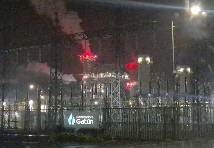 El incidente ocurrió de manera simultánea mientras se registraba una interrupción del servicio eléctrico en el área.