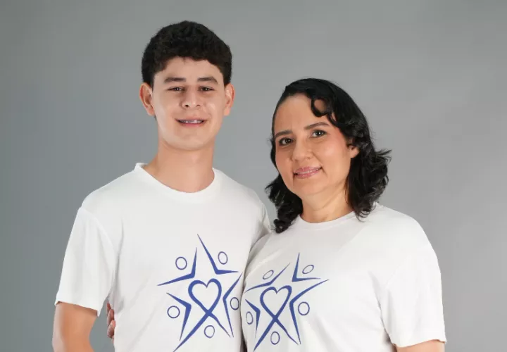 Germán Toruño y la profesora Kathia Rivera. Foto: Cortesía