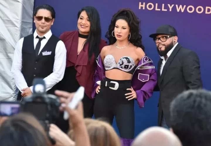 Chris Pérez (i), viudo de Selena y los hermanos Suzette (2-i) y Abraham 'A.B.' Quintanilla (d). Foto: EFE / Iván Mejía