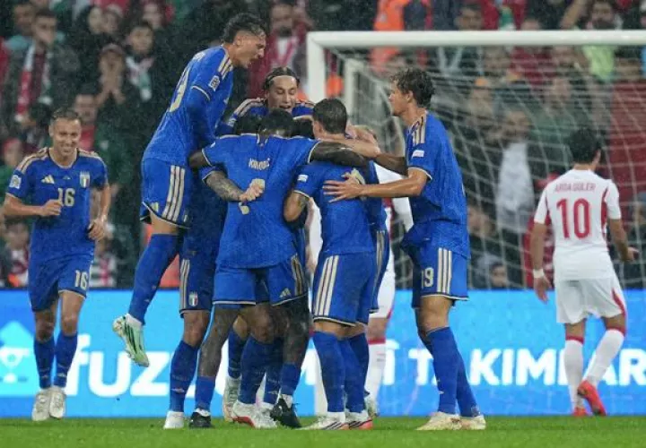 Jugadores de Italia celebran. Foto: EFE