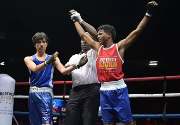  El panameño Set Rodríguez (der.) venció el mexicano Ángel Ortiz. Foto Pandeportes
